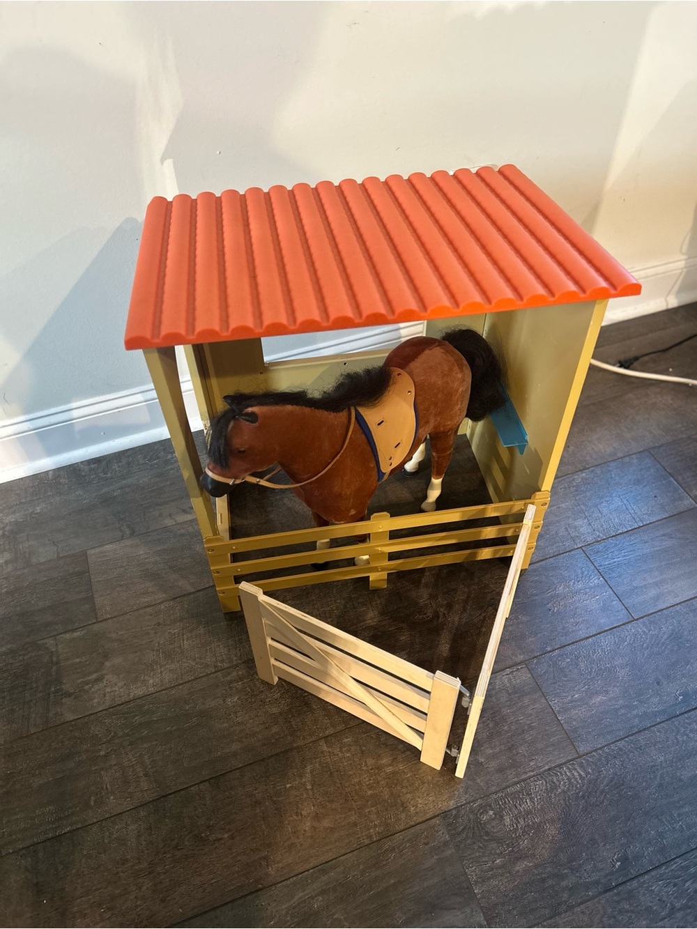 American Girl 18” Doll Horse Stable and Horse